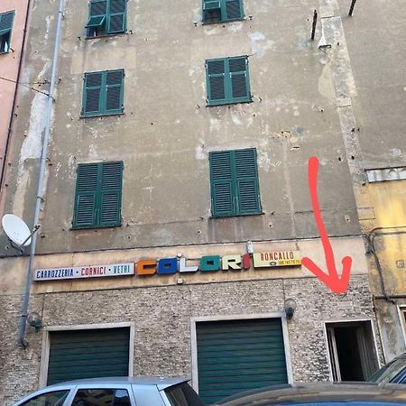 Una Stanza In Un Appartamento Genoa Luaran gambar